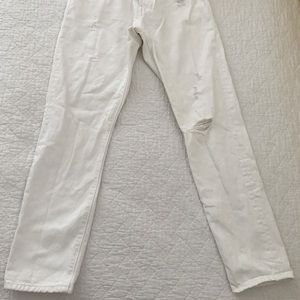 Levi’s White Slightly Ripped jean